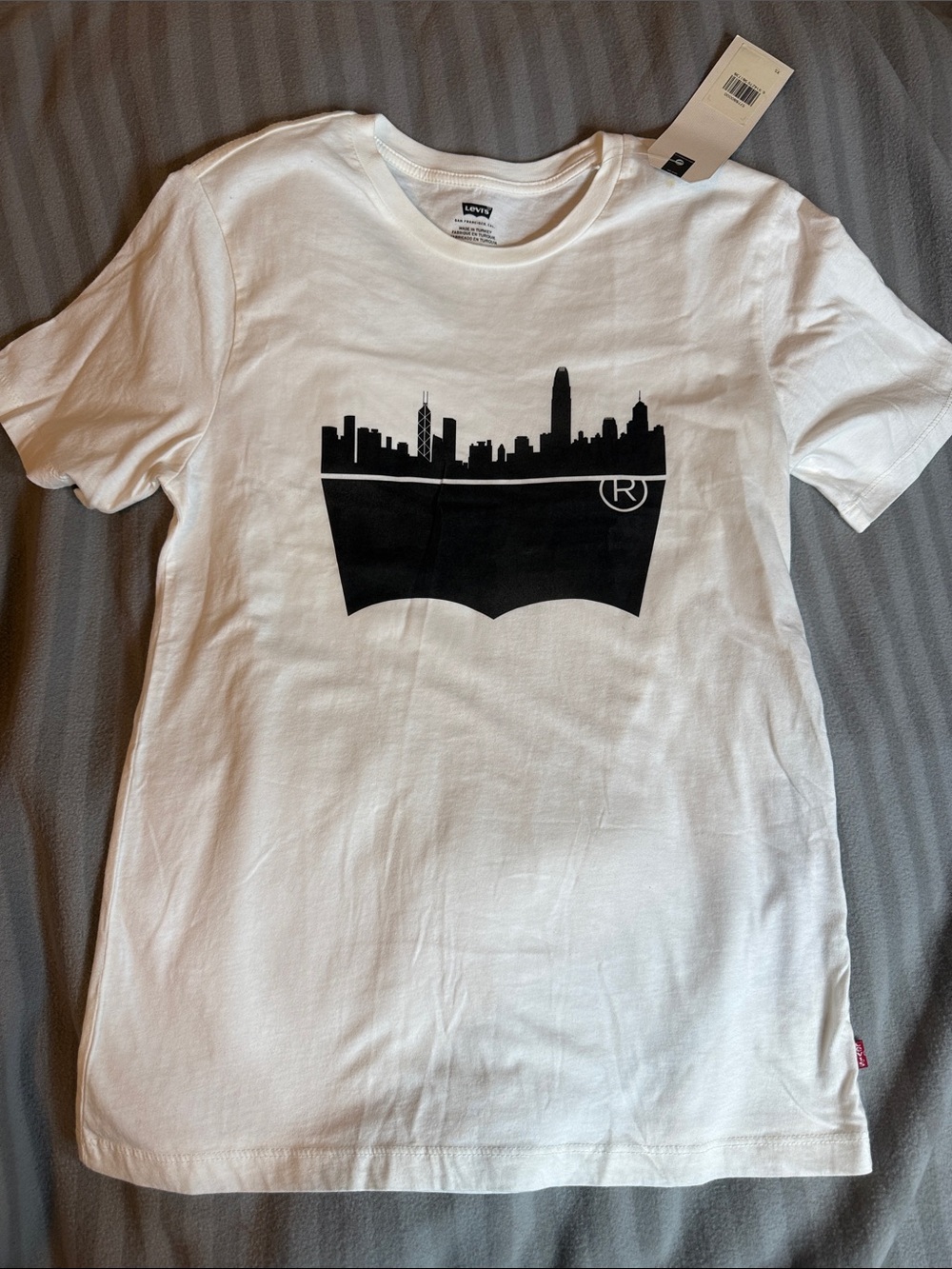 Levi's White T‑Shirt with Black Skyline Logo